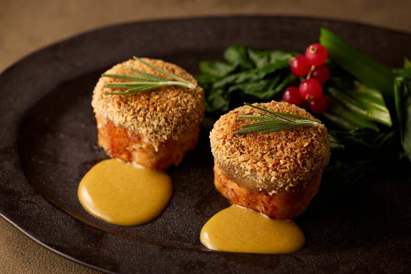 千葉県産ハーブ鶏のナッツクルート焼き ココナッツ風味のカレーソース添え