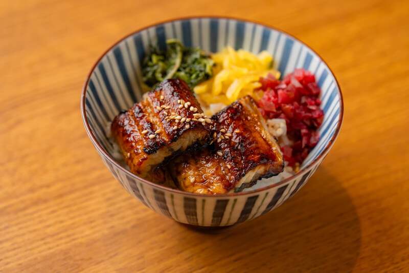 うな重:食べ歩きカップ鰻丼 700円