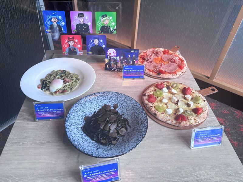 コラボレーションピザ・パスタなど、キャラクターをイメージしたメニューがラインナップ