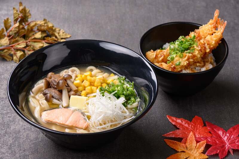 ピリ辛味噌バターうどん 1,350円(天丼セット1,900円)