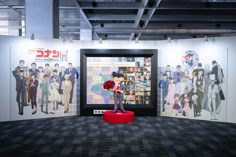 戸川コナンと30人のキャラクターが出迎えるエントランス