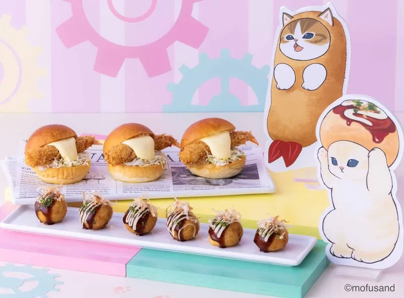 (上)「えびにゃんのバーガー」、(下)「たこ焼きにゃんのたこ焼き」