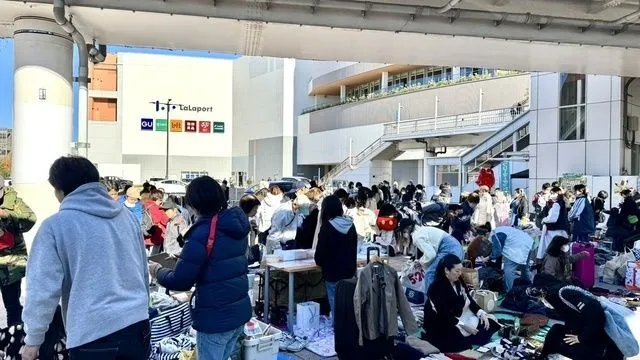 海老名駅西口中心広場(ららぽーと海老名前)フリーマーケット
