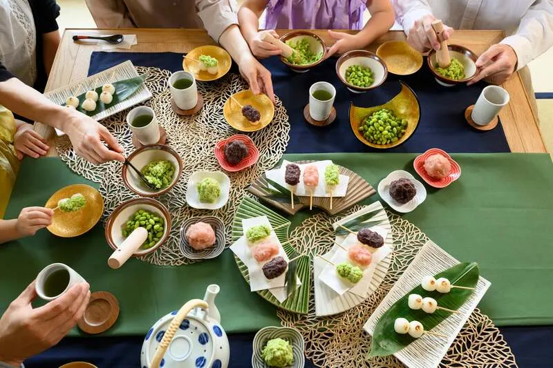 温泉旅館で本格的なずんだづくり。材料は全て宿が準備するので、ストレスフリーで楽しめる