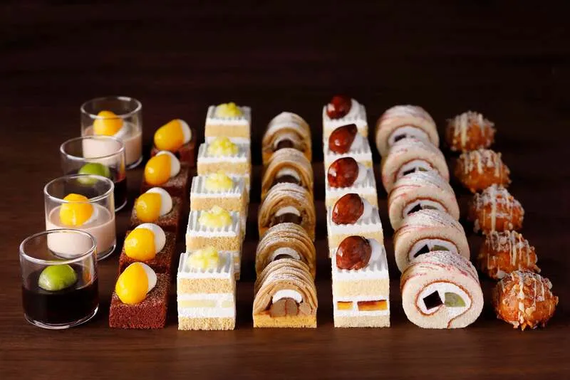 厳選されたマスクメロンをふんだんに使用した「スーパーメロンショートケーキ」や、「ホテルニューオータニ特製パンケーキ」もビュッフェサイズで提供されます