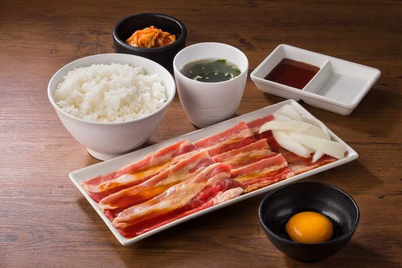 大判カルビ・生卵・ごはんなどの「月見大判カルビセット」