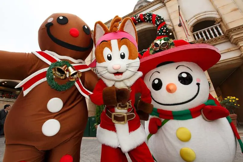 クリスマス衣装のキャラクターたちが登場する「クリスマスキャラクターグリーティング」(2026年12月31日まで)