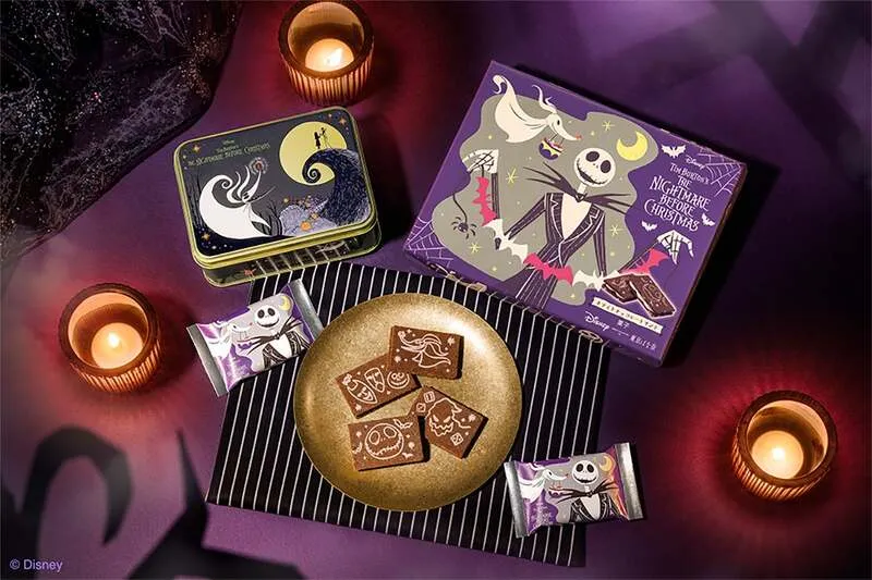 〈Disney SWEETS COLLECTION by 東京ばな奈〉ナイトメアー・ビフォア・クリスマスホワイトチョコレートサンド1,301円(8枚入)、スペシャル缶2,160円(12枚入)