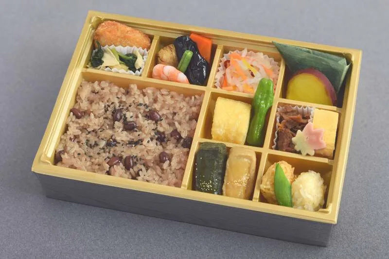 梅の花テイクアウトショップ「季節弁当ことぶき」