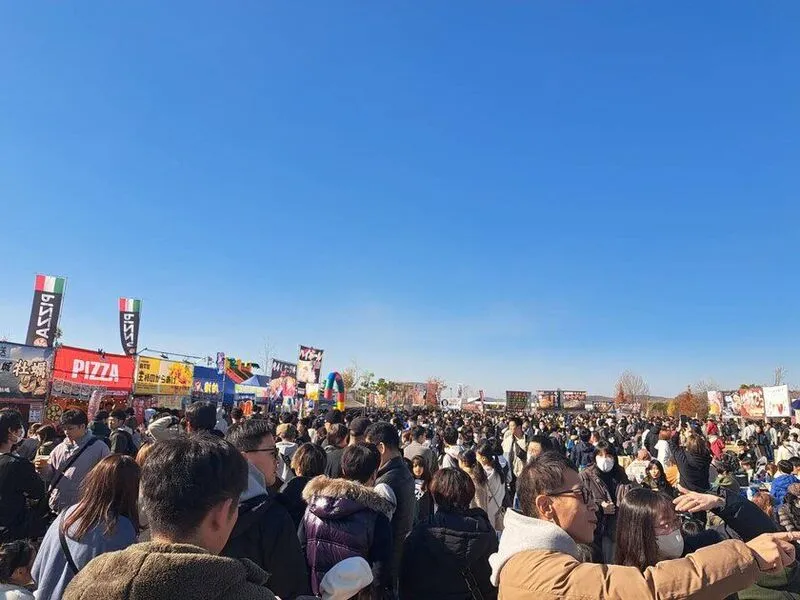 昼間の全肉祭会場の全景