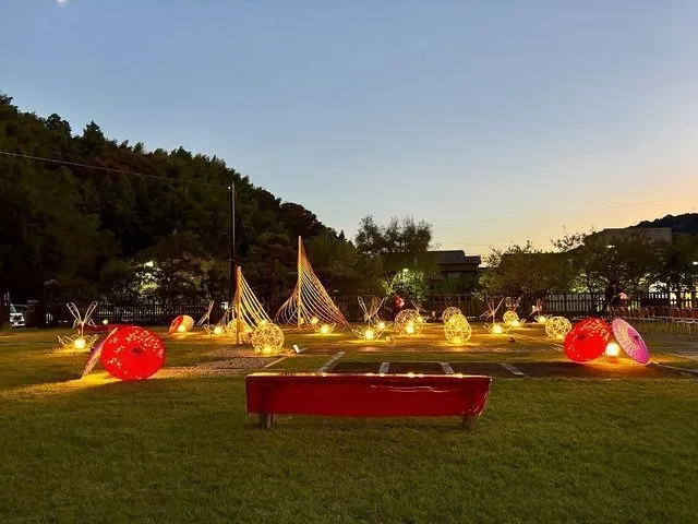 柏屋の竹あかり 〜明治の灯が燈る、特別な夜〜(内野本陣史跡広場の竹のオブジェクト(R6年展示))