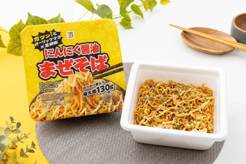 セブン-イレブン「セブンプレミアム にんにく醤油まぜそば」