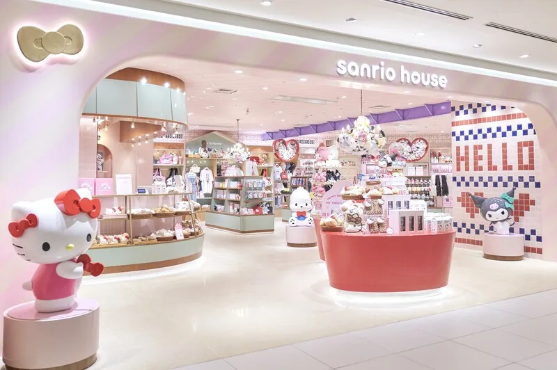 ハローキティなど人気キャラクターのグッズがそろう店内