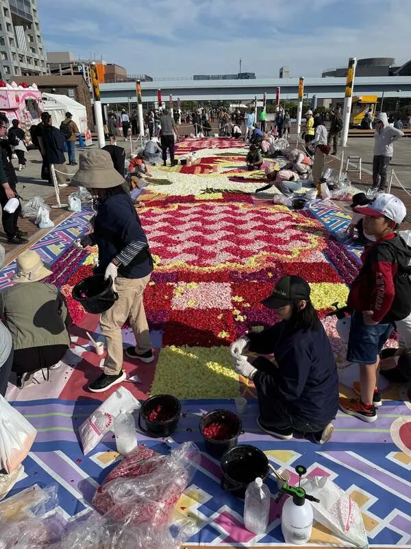 花絵制作に参加する市民参加者のイメージ