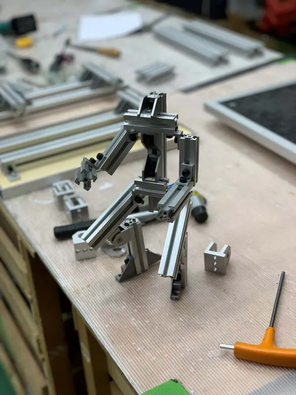 ワークショップ「ロボット組み立て体験」