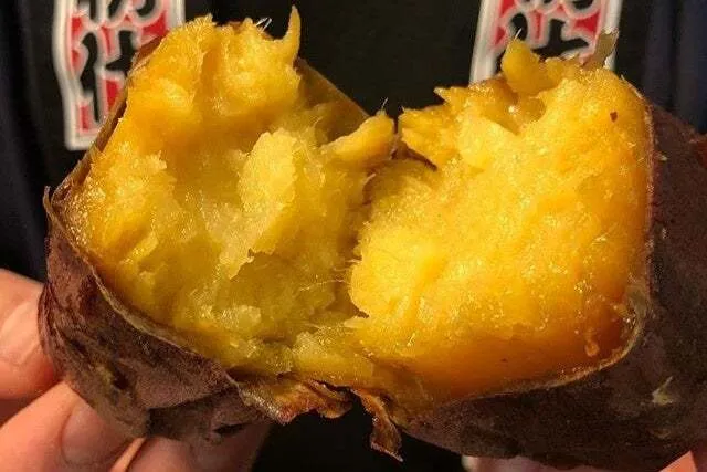 【初出店】焼き芋専門店 芋やす 商品名:一年熟成紅はるか/新芋栗かぐや 500円ほか