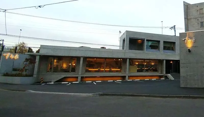 監修店・すみれ本店の外観