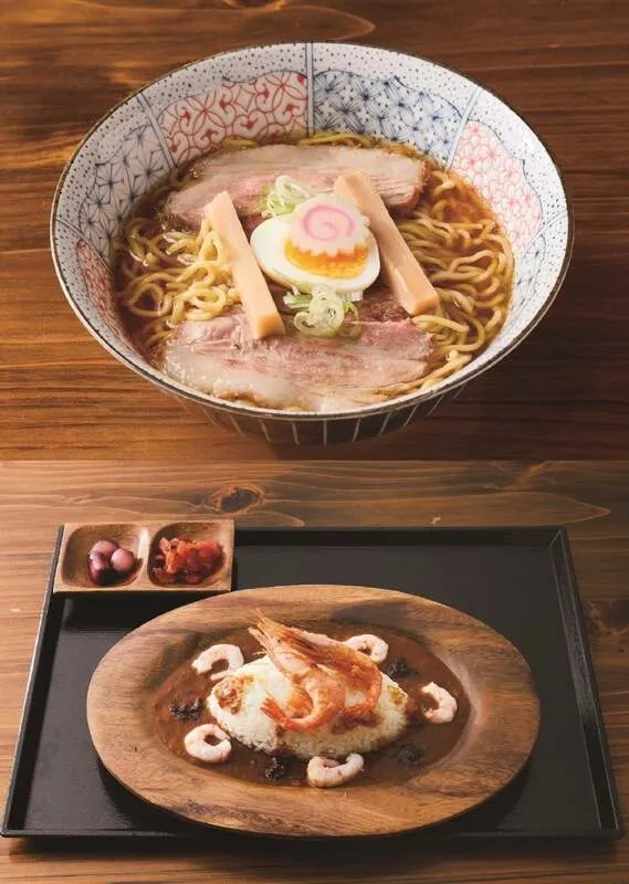 三國本家「かあさん醤油ラーメン」と「増毛甘海老カレー」