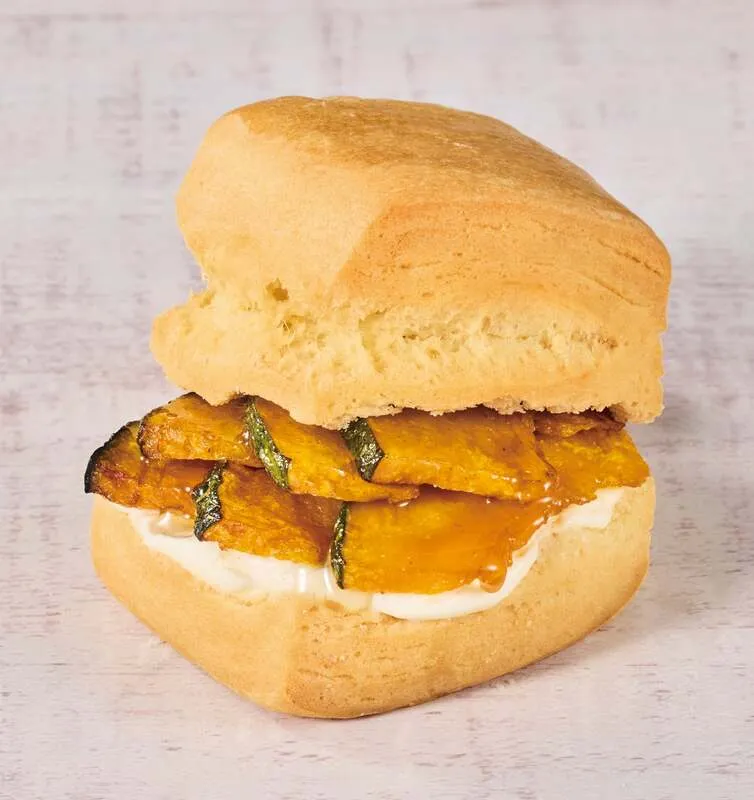 フレッシュネスバーガー「作りたてスコーンサンド パンプキン&クリームチーズ」
