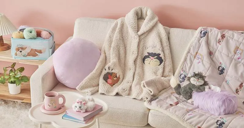 バスケット 4,200円、カップ&プレート 3,800円、シュシュ 2,800円、ニットカーディガン 6,800円、ティッシュボックスカバー 5,500円、ブランケット 4,600円