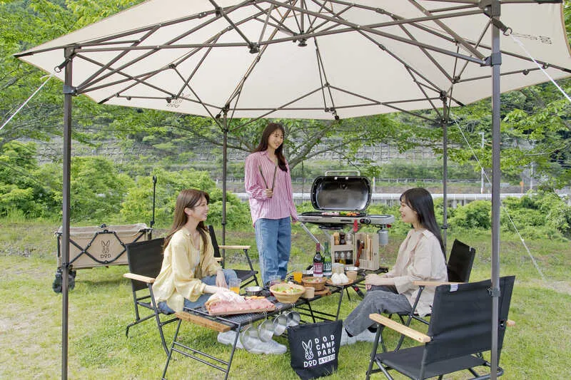 直径420cmの大きな屋根(キノコタープ)が設置されているので、天気を気にせず利用できるのもうれしいポイント