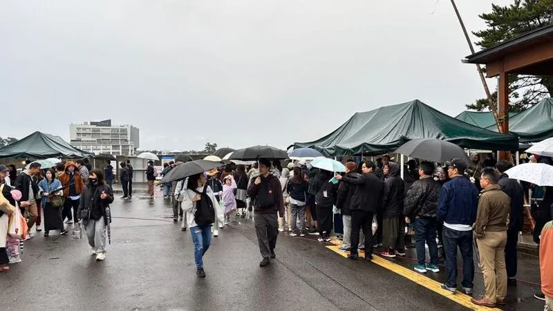 雨天でも多くの人が訪れた昨年の様子