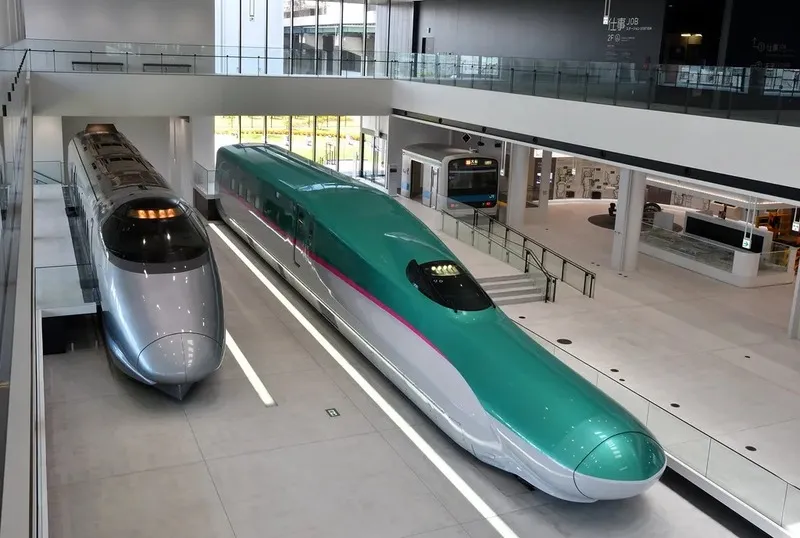 南館1階 E5系新幹線電車 モックアップ前