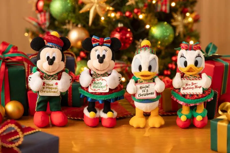 「トイズ・ワンダラス・クリスマス!」をモチーフにしたぬいぐるみバッジ