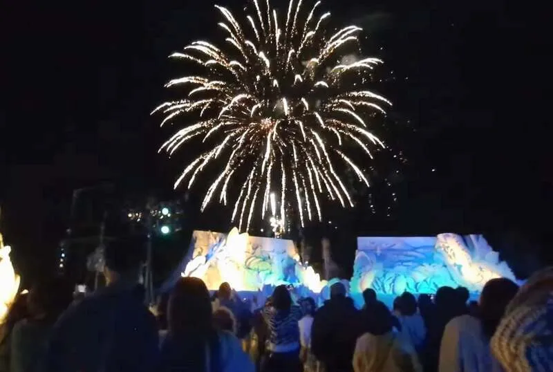 週末は花火も打ち上がる