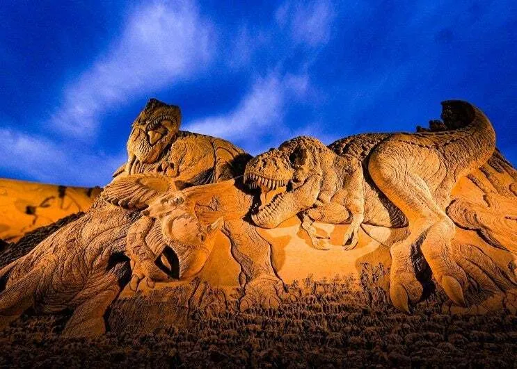 砂と水で作られた圧巻の彫刻アートが今年もやってくる!(写真は2025年写真コンテスト大賞作品)