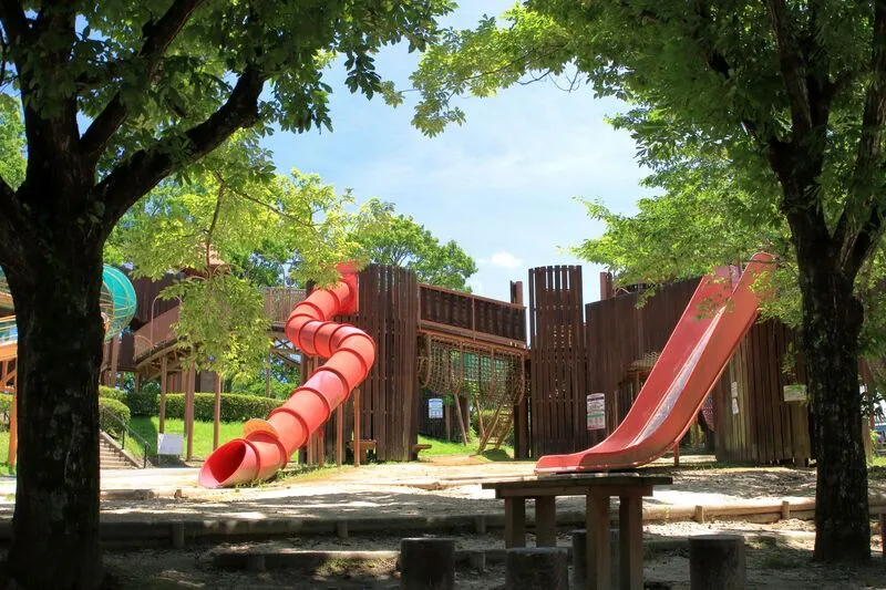 子供が喜ぶ大型遊具も!(画像提供:nanohana / PIXTA)