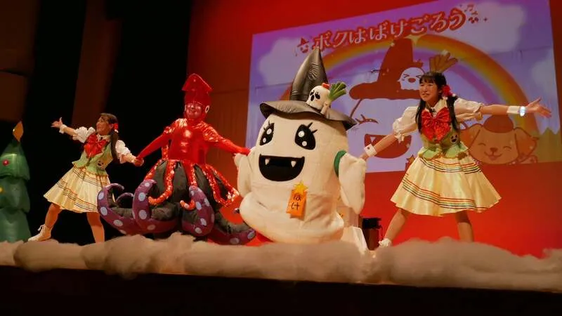 去年の様子「ばけごろうと光のファンタジー」より・子供たち参加型のエンターテイメントショー