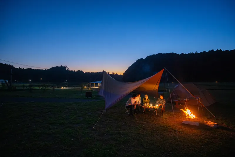 キャンプ場(夜)