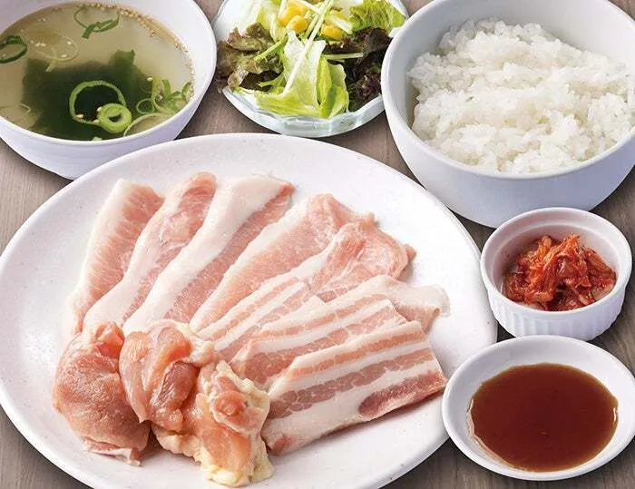 お手頃焼肉定食(お肉普通盛180g:990円、お肉大盛り280g:1,290円)