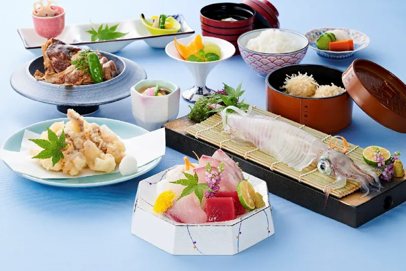 いかの活造りなど新鮮な海の恵みを堪能できるコース