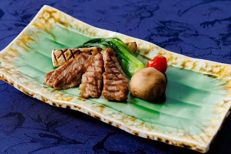 国産牛のステーキ 季節の野菜