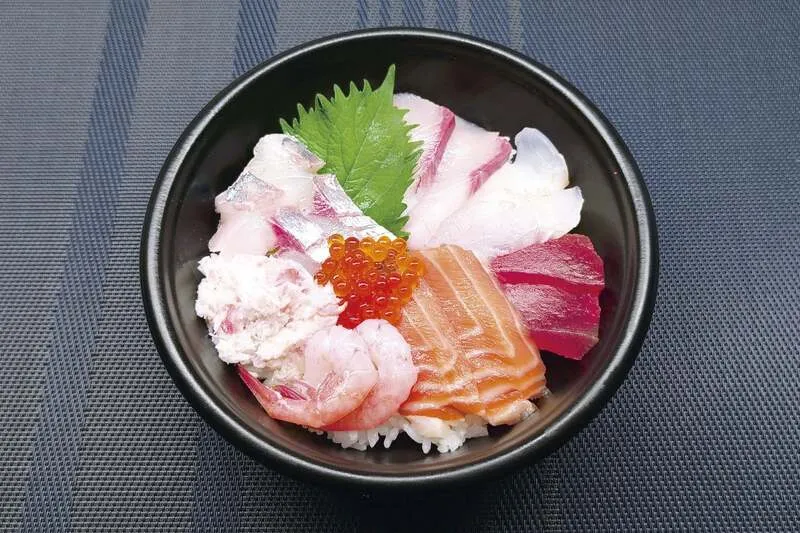 「肴卸問屋 はりたや」の「オリジナル海鮮丼」