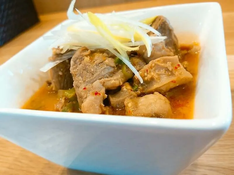 長年魚津で愛され続けている「大人のもつ煮」