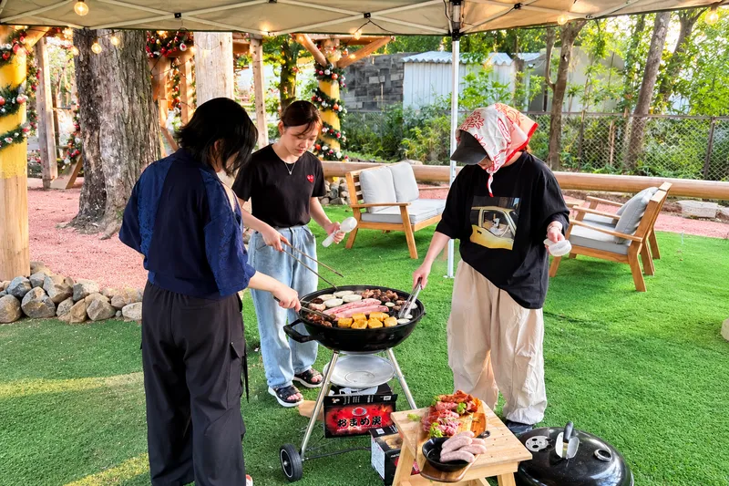 ツリーハウスエリアで楽しむ夕食BBQ