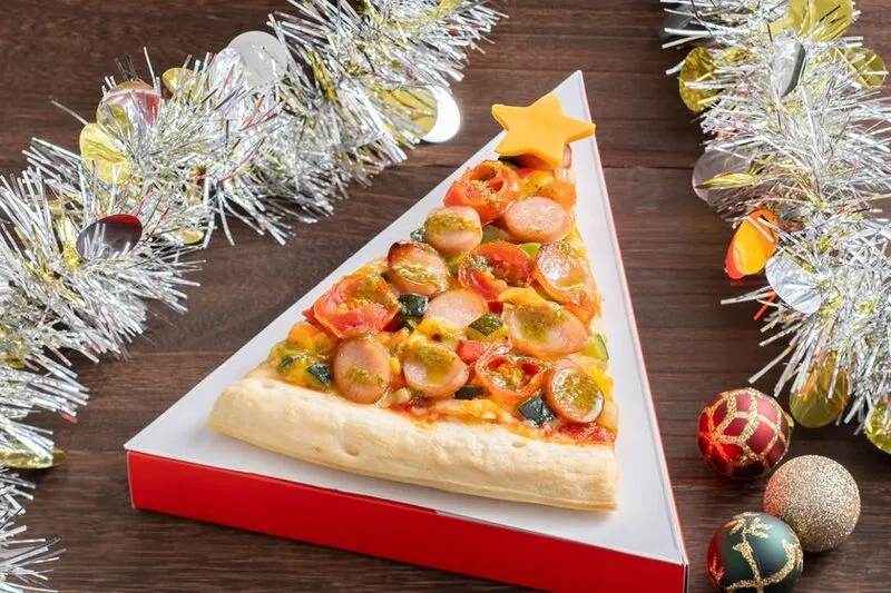クリスマスツリーピザ(セット1,700円、単品1,100円)