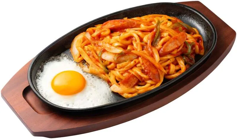 ナポリタンうどん(955円)