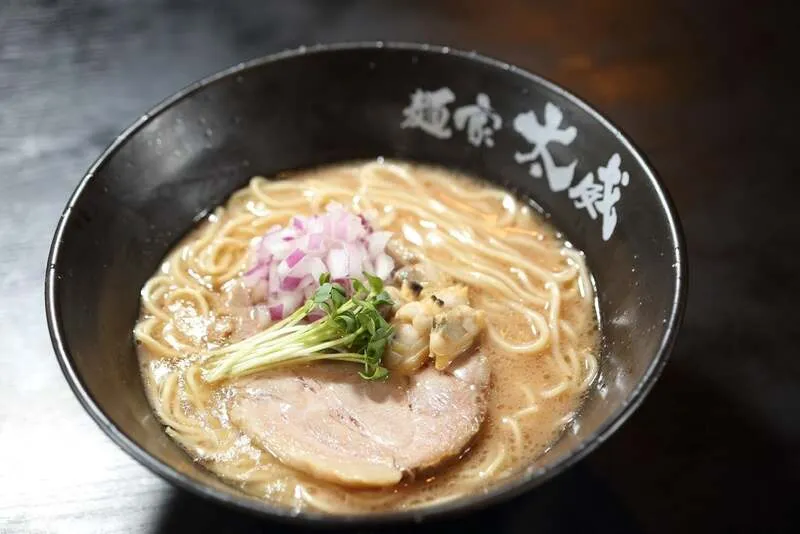 新潟県 麺家太威「貝香る 塩豚骨ラーメン」(1,000円)