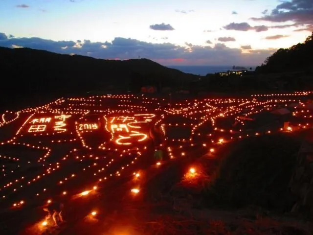 大中尾棚田火祭り (一社)長崎県観光連盟