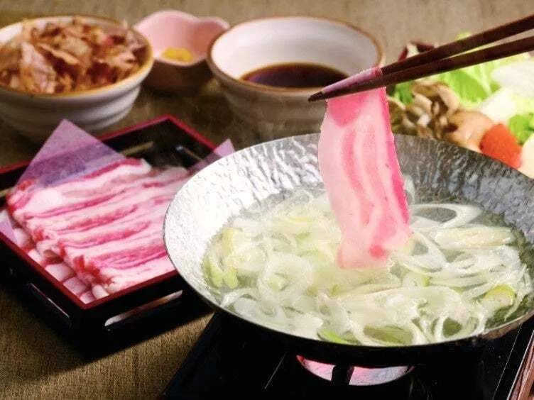 新登場の「自家製そばつゆで楽しむ鹿児島産黒豚のつゆしゃぶ膳」