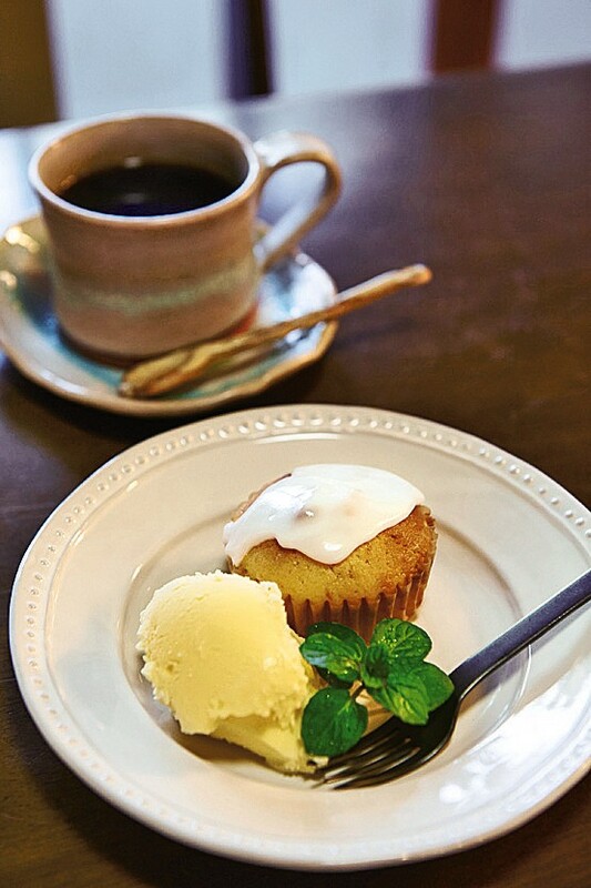 レモンケーキ(400円)とオリジ ナルブレンドコーヒー(550円)