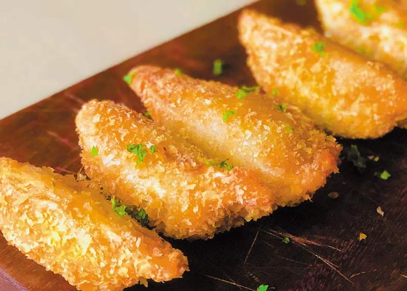 餃子とワイン 果皮と餡／十勝産濃厚味噌バター牛カツ餃子
