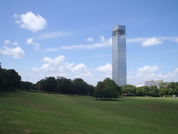 円形芝生広場