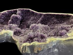「豊橋市自然史博物館で「キセキの結晶☆鉱物」展　貴金属や宝石原石など約500点を展示」の写真