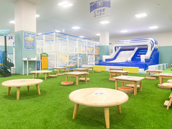「室内遊園地「キッズランドUS 滋賀守山店」がリニューアル！　新遊具登場＆人気遊具も」の写真