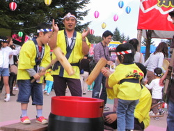 「ダイヤブロックの神輿をかつごう！子どもの秋祭り in 軽井沢」の写真